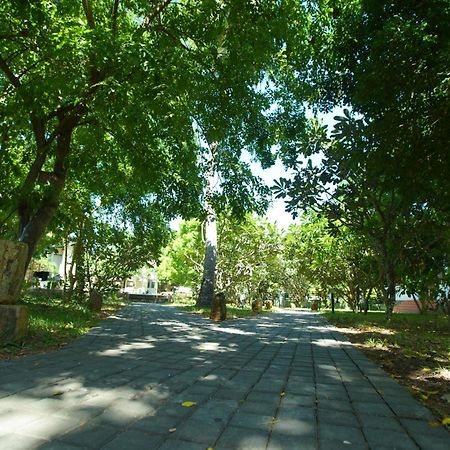 Jade Green Hotel Hambantota Bagian luar foto