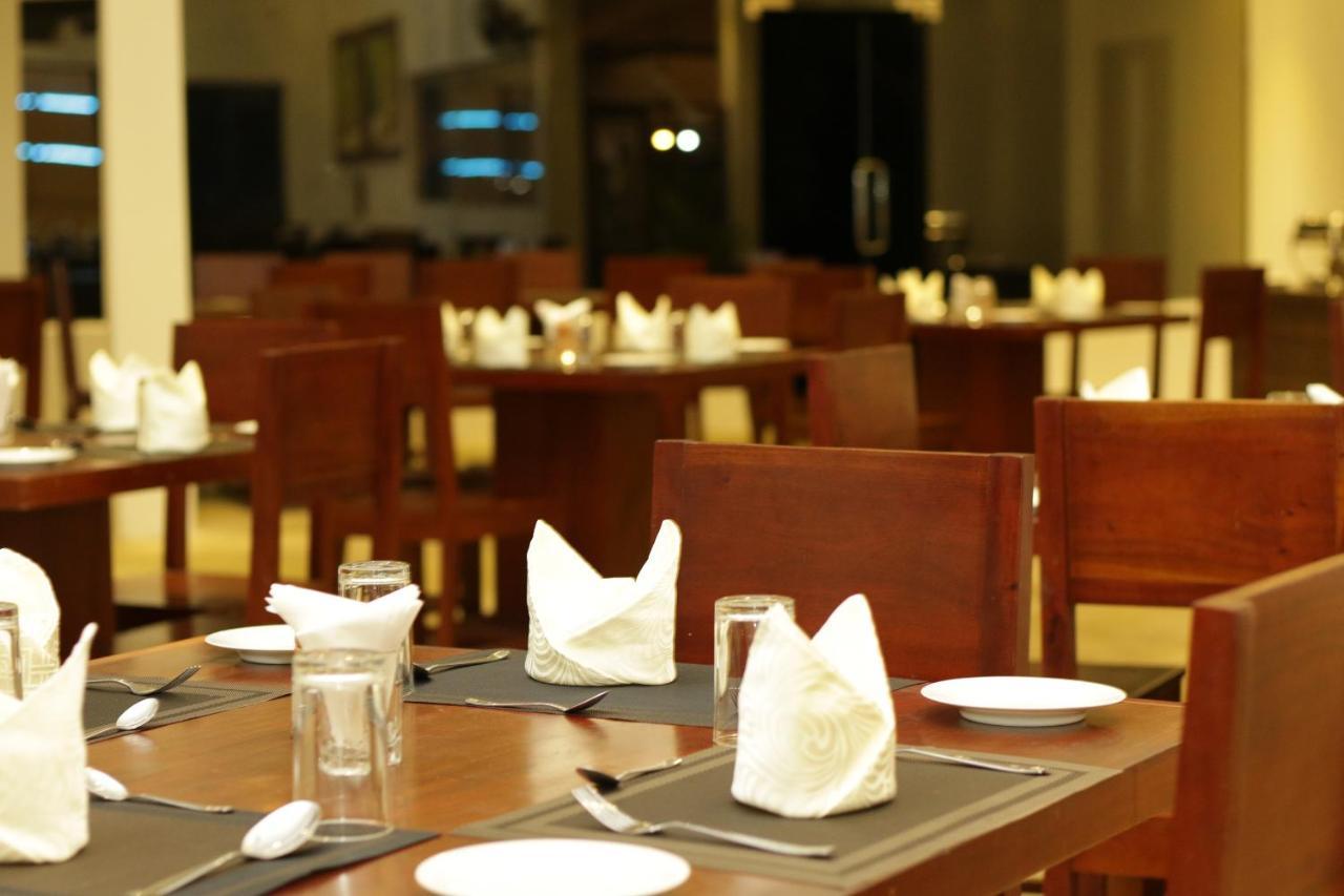 Jade Green Hotel Hambantota Bagian luar foto