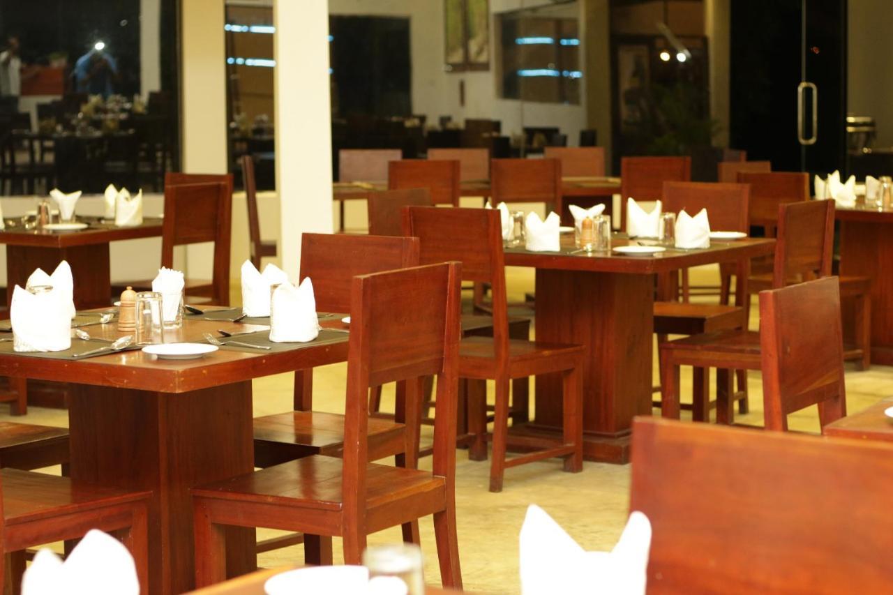 Jade Green Hotel Hambantota Bagian luar foto