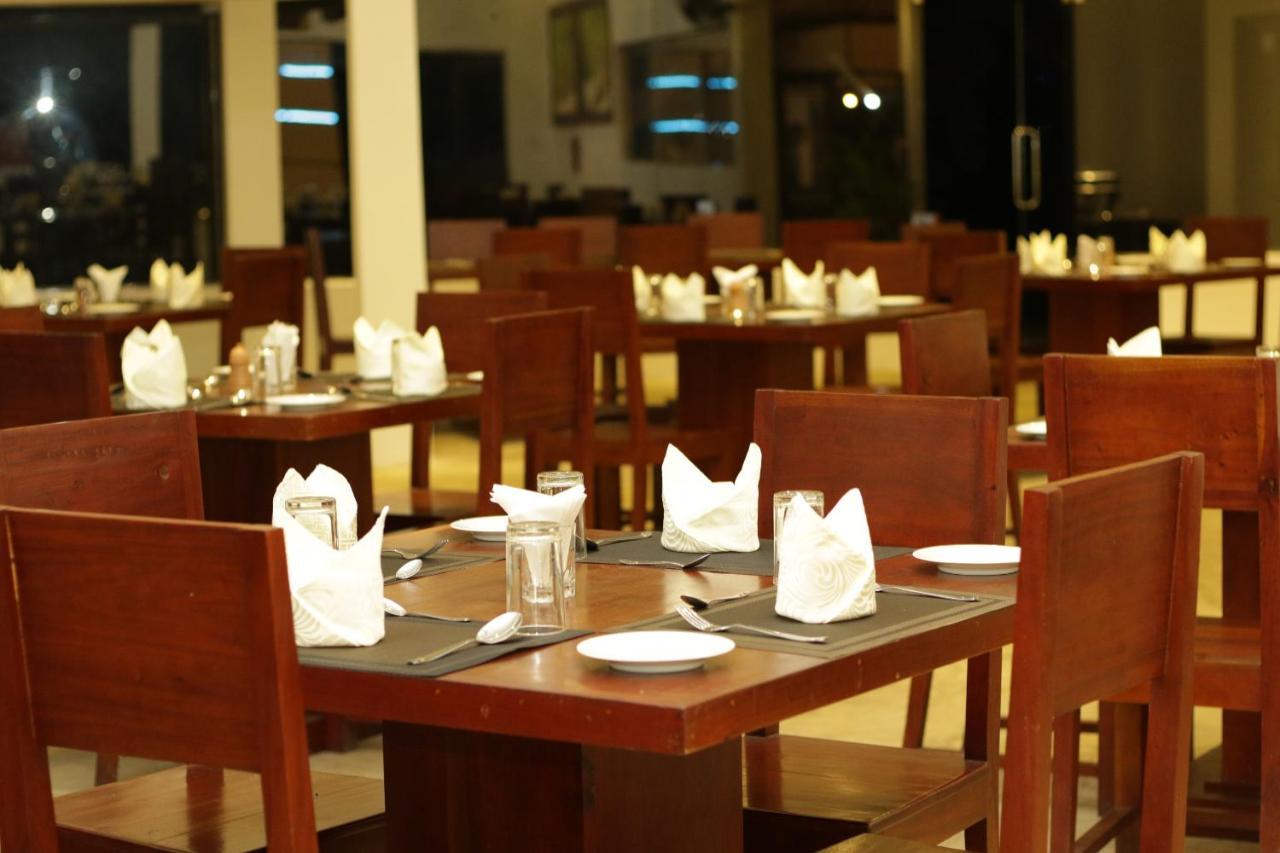 Jade Green Hotel Hambantota Bagian luar foto
