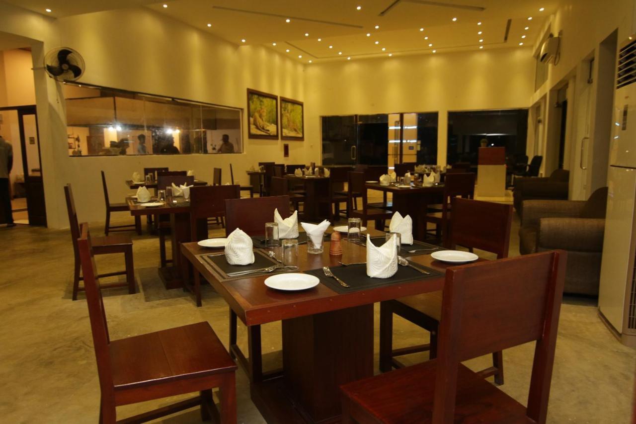 Jade Green Hotel Hambantota Bagian luar foto