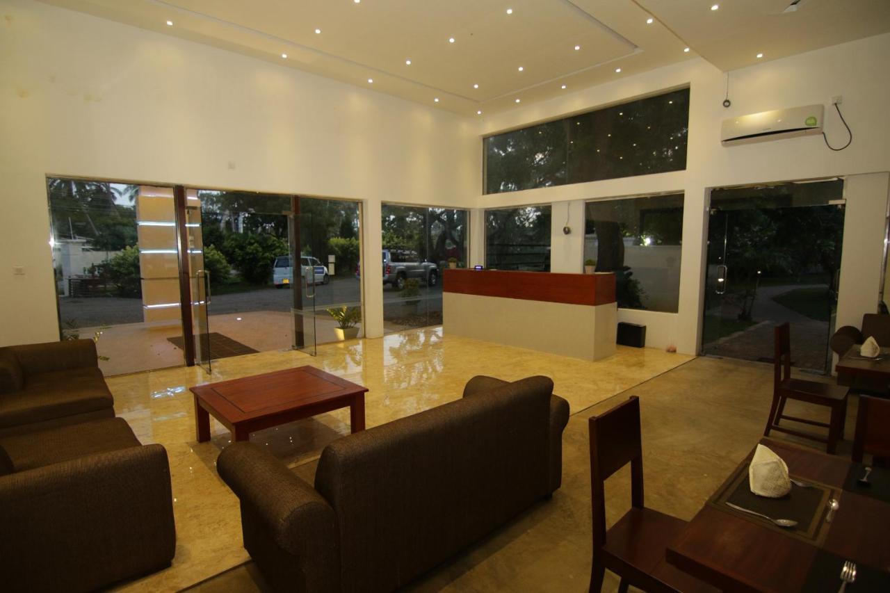 Jade Green Hotel Hambantota Bagian luar foto