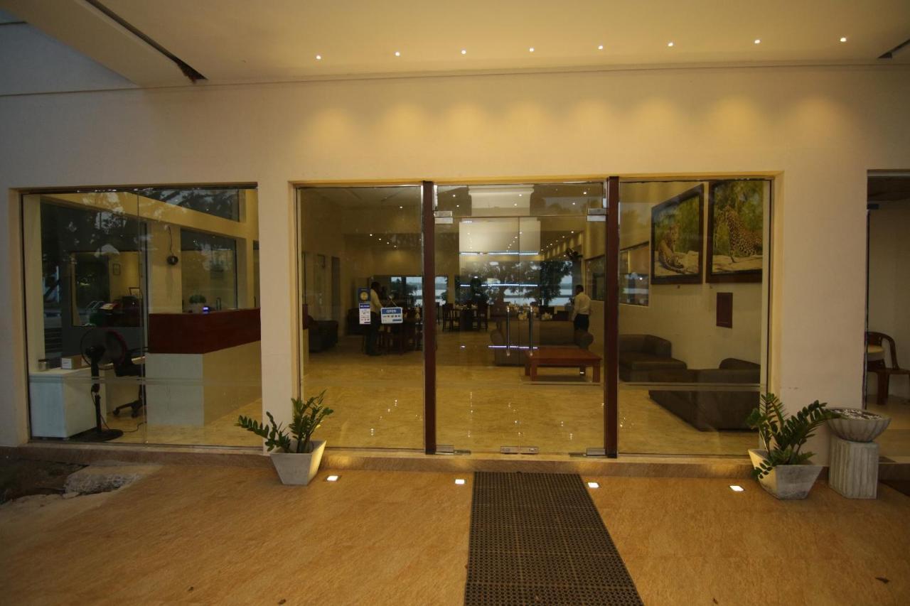 Jade Green Hotel Hambantota Bagian luar foto