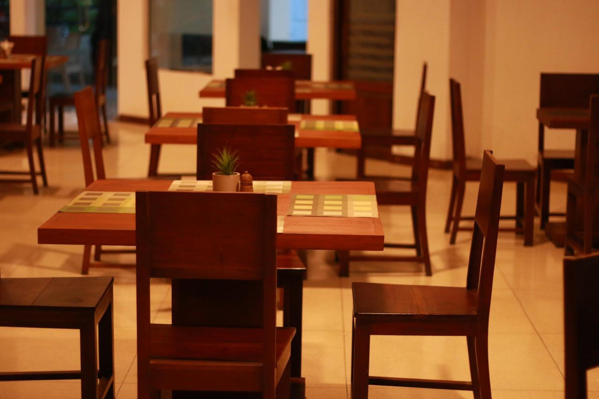 Jade Green Hotel Hambantota Bagian luar foto
