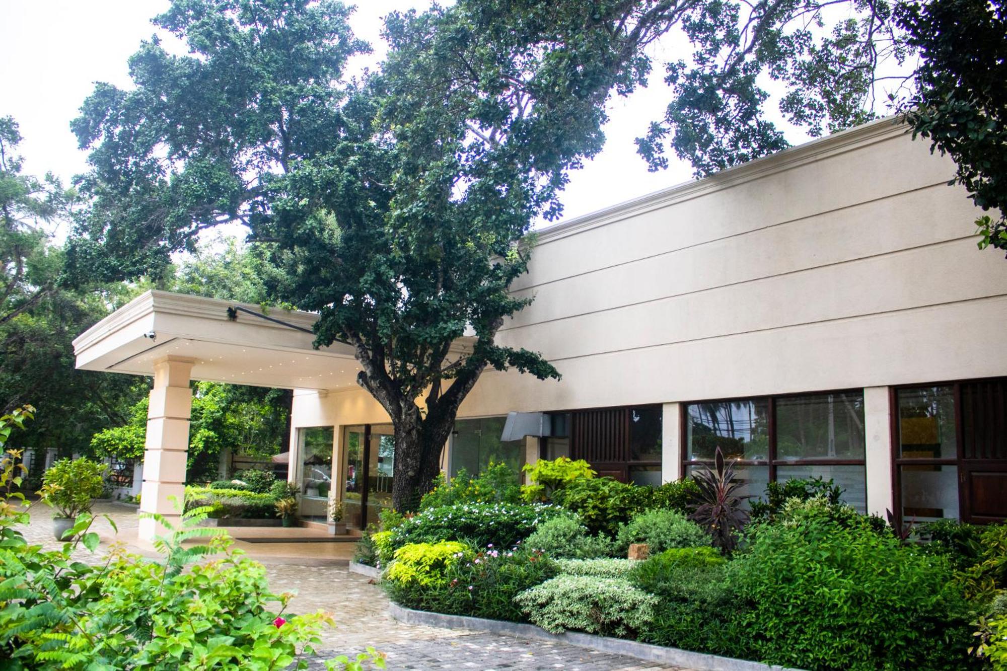 Jade Green Hotel Hambantota Bagian luar foto