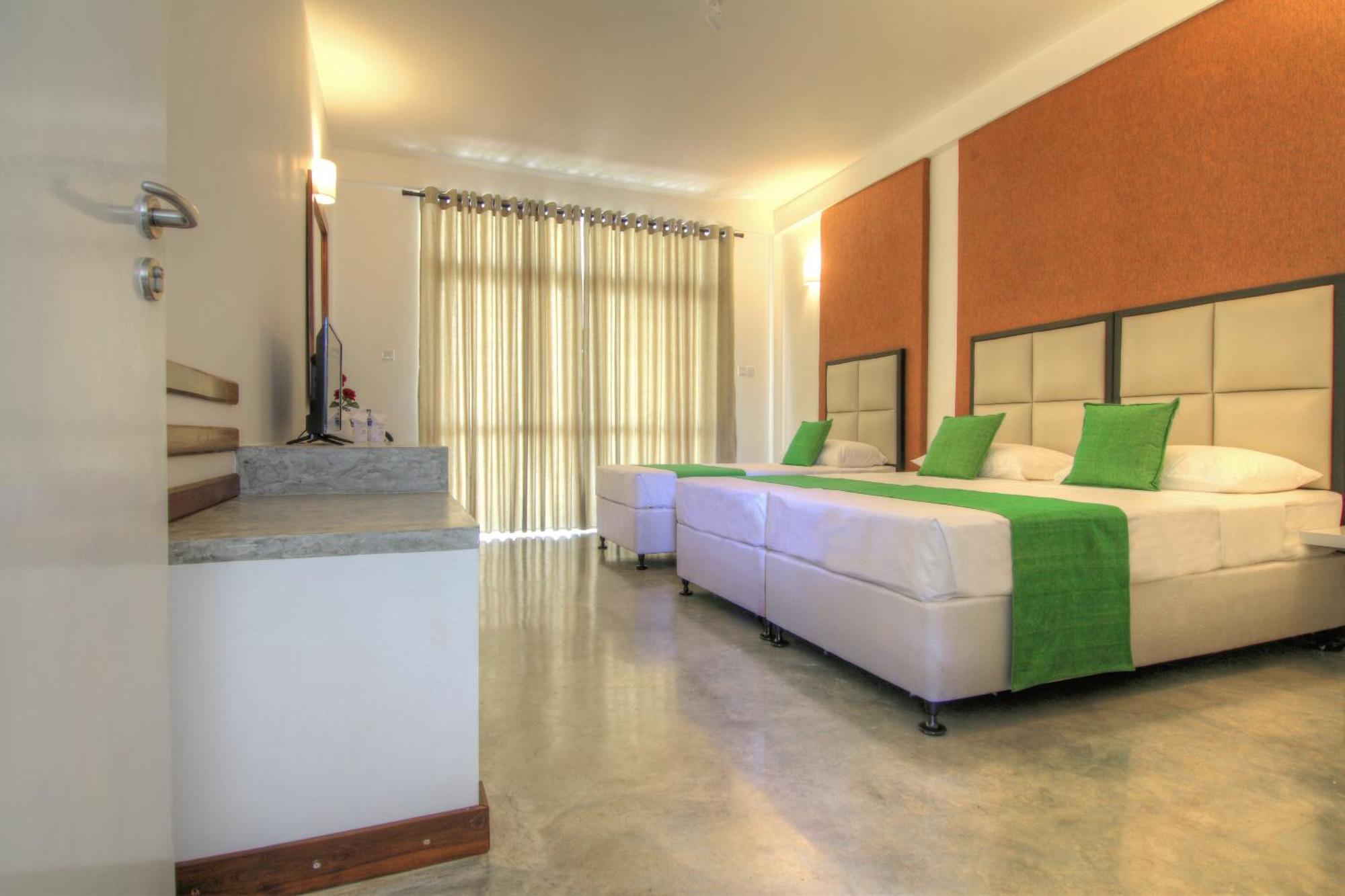 Jade Green Hotel Hambantota Bagian luar foto