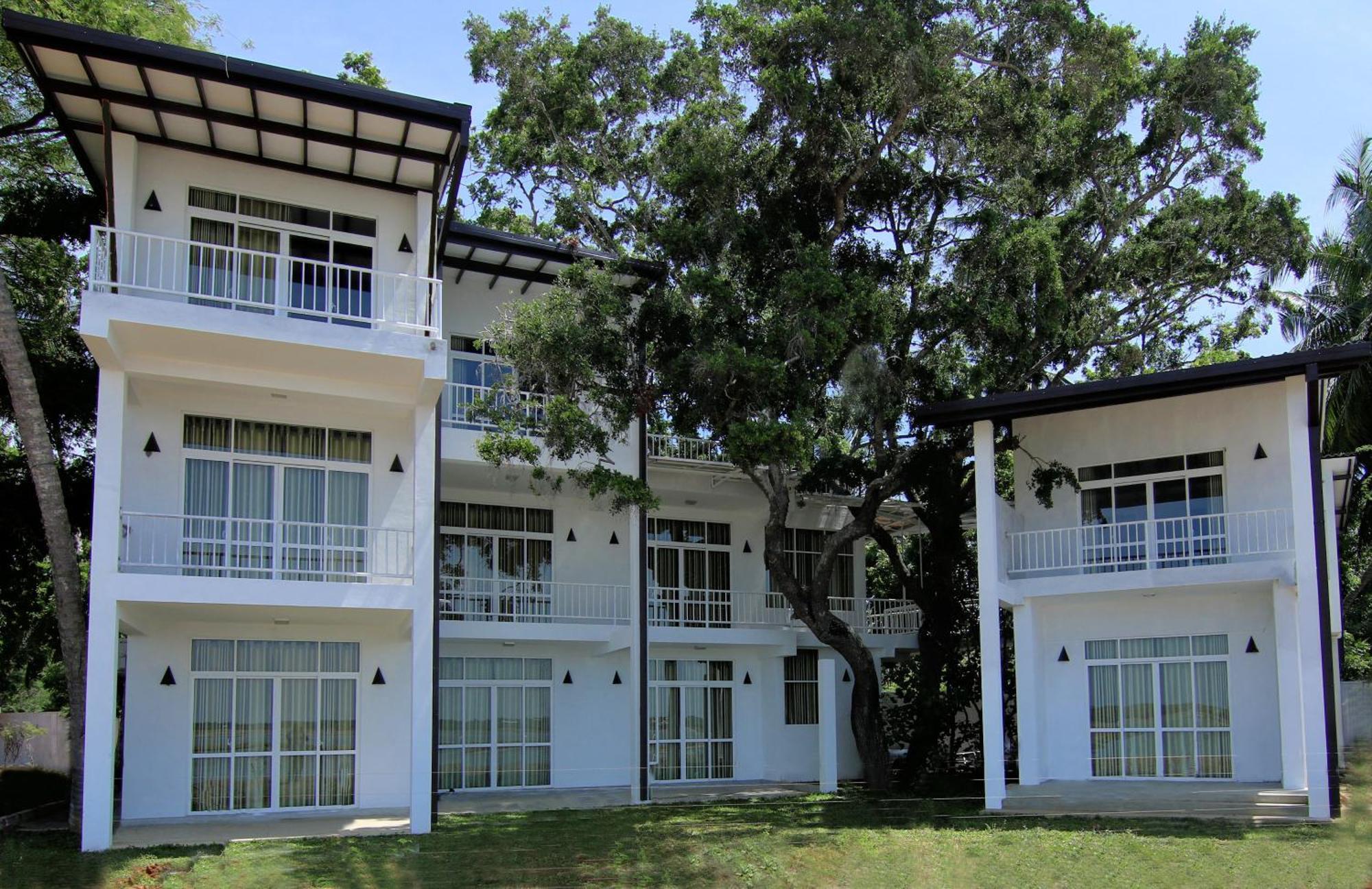 Jade Green Hotel Hambantota Bagian luar foto