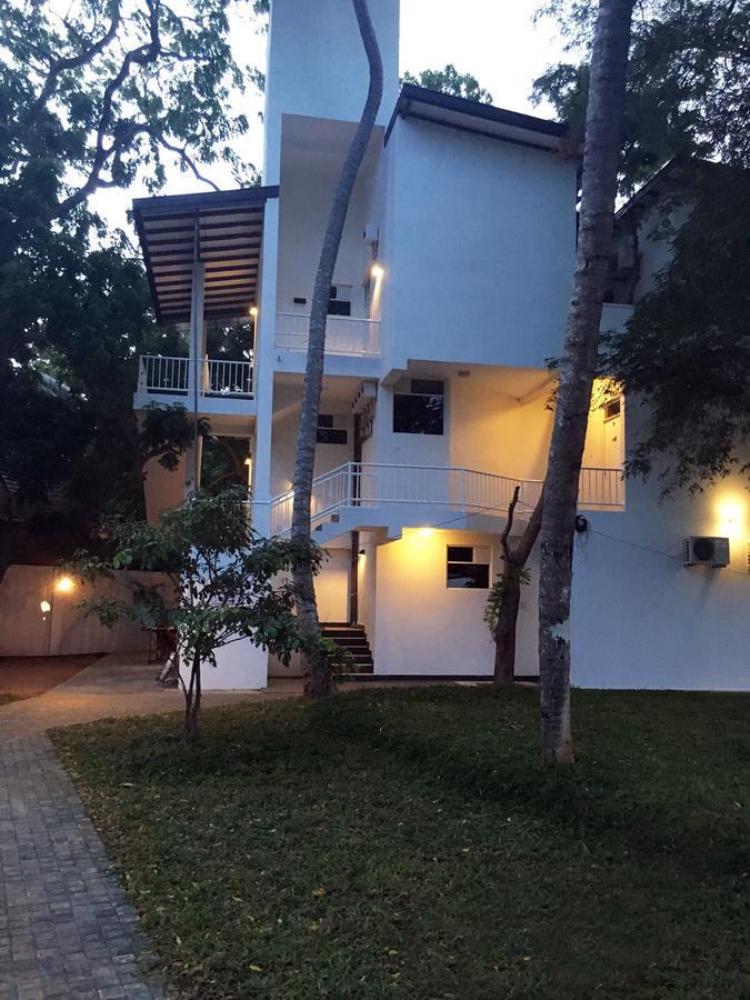Jade Green Hotel Hambantota Bagian luar foto