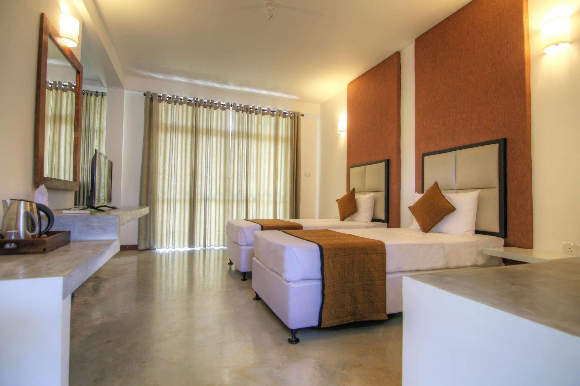 Jade Green Hotel Hambantota Bagian luar foto