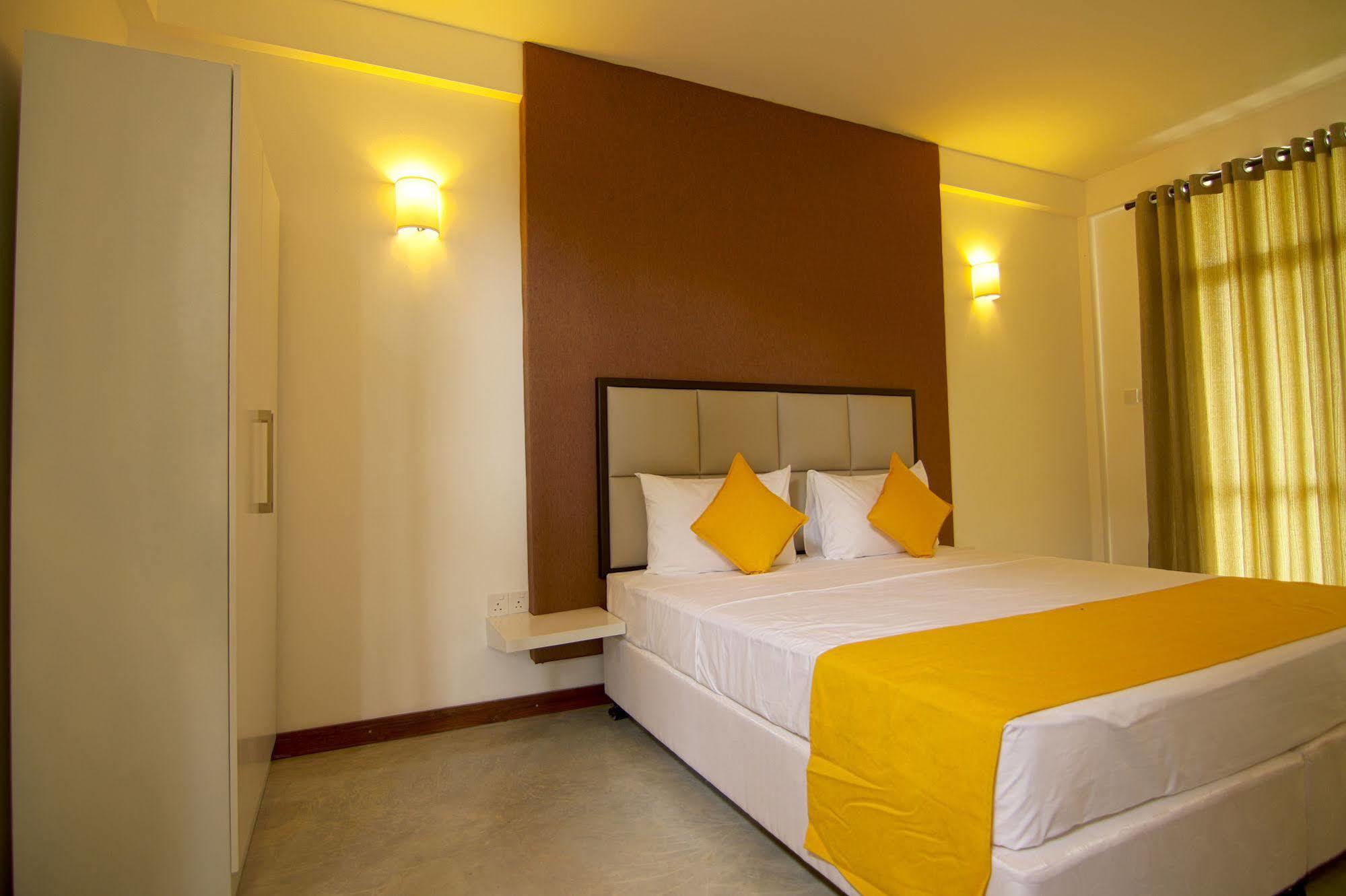 Jade Green Hotel Hambantota Bagian luar foto