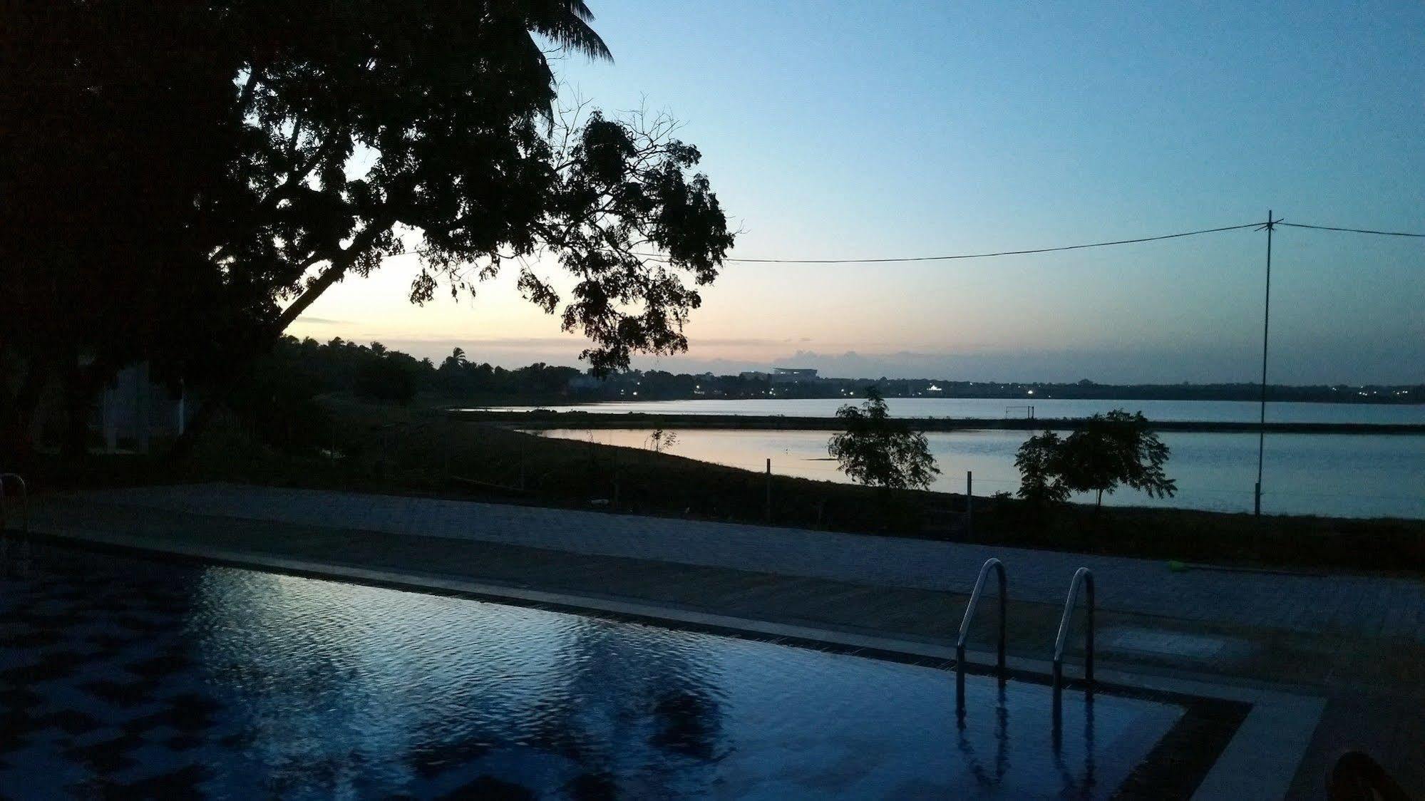 Jade Green Hotel Hambantota Bagian luar foto